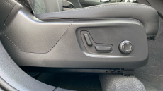 Volvo XC40 2.0 B3P Ultimate Dark 5dr Auto Petrol Estate